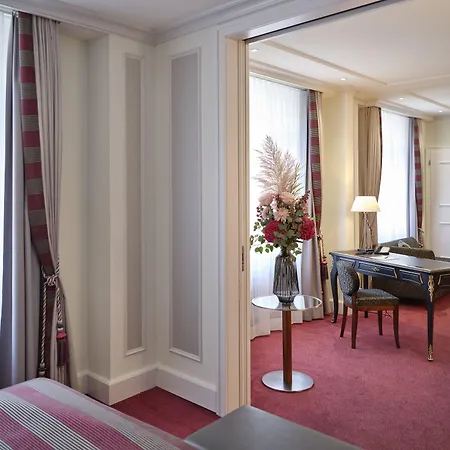 Hotell Schweizerhof 5*