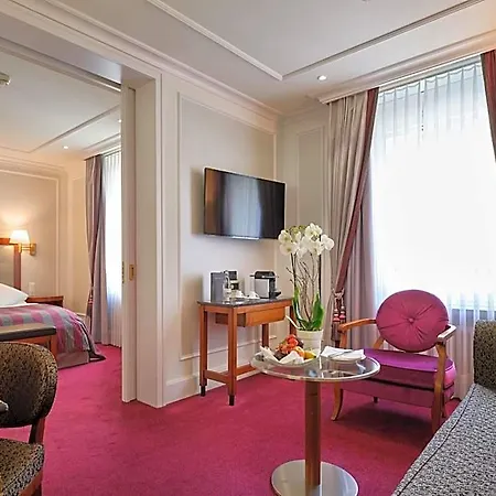 ホテル シュバイツァーホフ 5*