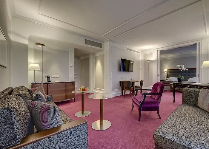 Schweizerhof Hotel 5*